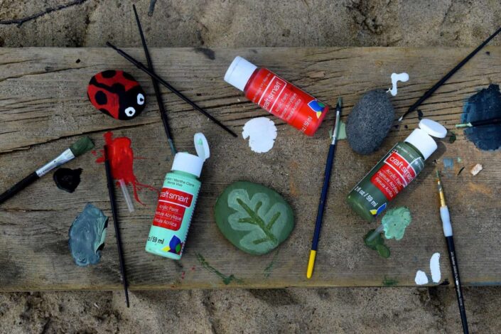 painting-rocks-on-the-beach-stockpack-unsplash.jpg