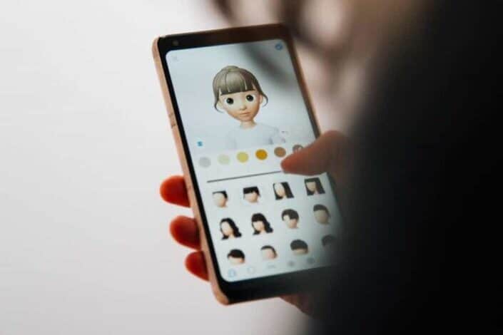 Creating an avatar using a smartphone